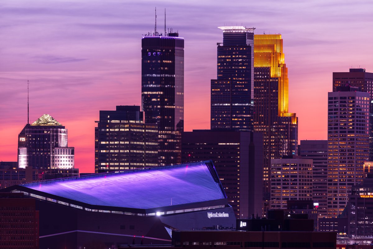 💗☁️Pink Skies☁️💗 @zachlanebryan's newest song 'Pink Skies' is out now! Stream it now and see Zach live in exactly three months when he brings The Quittin Time Tour to U.S. Bank Stadium on August 24! 🎟️: bit.ly/3Ra63Df 📷: Nathan Klok