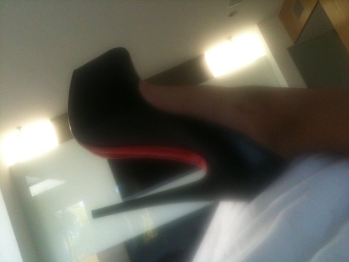 Say hi! 🤪#feet #heels https://t.co/uo5SPflSc9<a href="/tag/feet"class="tags">#feet</a><a href="/tag/heels"class="tags">#heels</a>