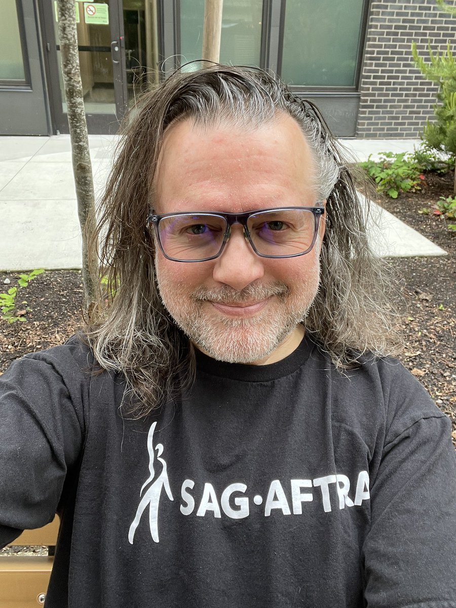 .@sagaftra This pic is for #OneFightFridays out of #IASolidarity with my fellow @IATSE Members who are in ongoing negotiations with the AMPTP. I’m a member of SAG-AFTRA, @ActorsEquity, IATSE and @SEIU1199NW #SagAftraStrong