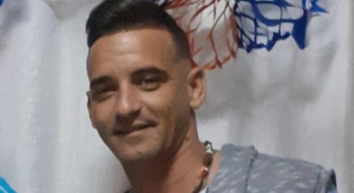 Eduardo Álvarez Rigal, preso político sentenciado  a 13 años de privación de libertad  por protestar pacíficamente  el 11J. No lo podemos dejar solo. Exijo su liberación inmediata.  Eduardo es inocente! #LibertadParaLosPresosPolìticos #AbajoLaDictadura 
#HastaQueSeanLibres