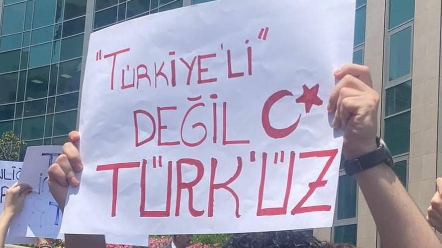 'Türkiyeli değil Türk'üz.'
