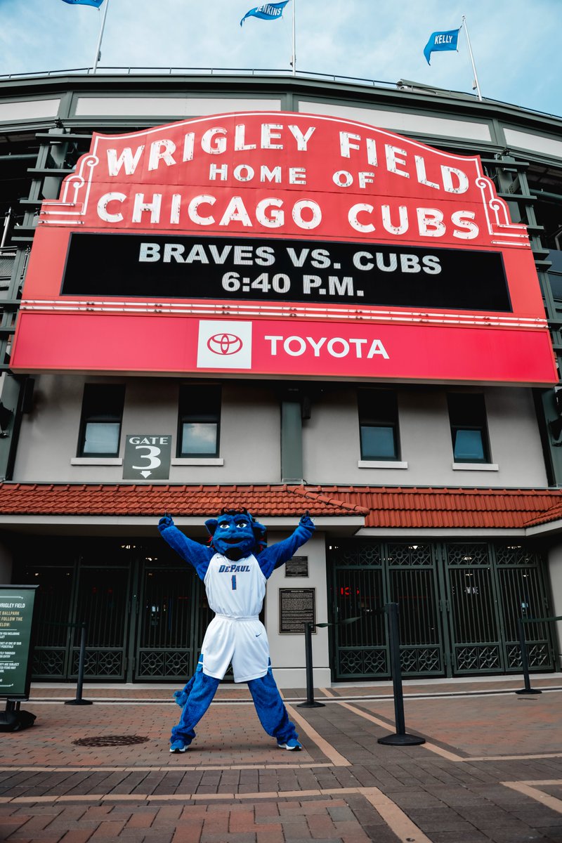 Hey Chicago what do you say 👋

Make sure to vote for DIBS before the last day 👿
👉 mascothalloffame.com/2024-mascot-ha…