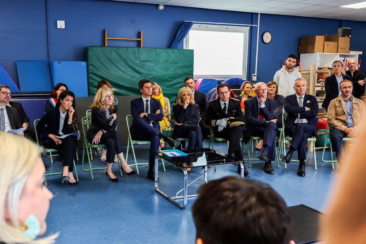 NBelloubet's tweet photo. La lutte contre le harcèlement à l’École est notre priorité absolue. Avec Brigitte Macron et @GabrielAttal, c’est un combat de tous les instants que nous partageons. 

Cours d'empathie, élèves-ambassadeurs, programme pHARe : ici, à Antony, comme partout en France, on avance ! https://t.co/vhOCFuACSP