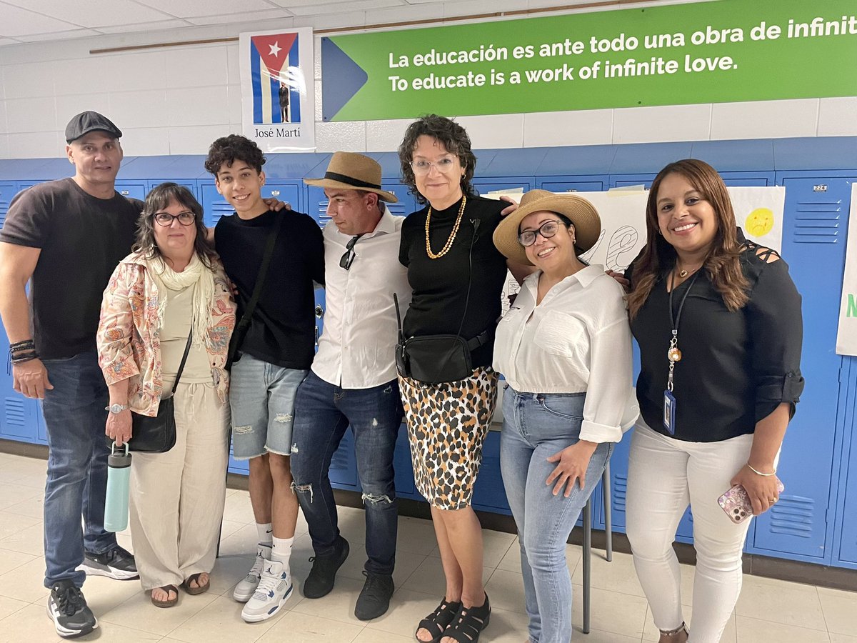 NewcomerAcademy's tweet photo. Thanks to “Sabor de mi Havana” for paying their respects to our staff today! We enjoyed having their son, Adan, as a student in our school. Lunch was delicioso! #SomosJCPS #WeAreJCPS @JCPSDEP1 #JCPSML #WeLoveOurFamilies https://t.co/X7I70g3sKg
