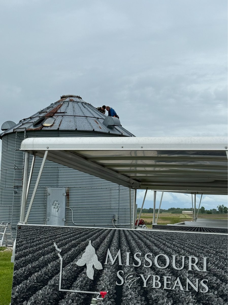 AgGrowthIntl's tweet photo. Another successful AGI BinManager® install happened last week with the @MissouriSoybean Association! The system was installed by Farm Vision on their farm site.  🌾🌾
#AGIBinManager #agtech #binmonitoring #AgX https://t.co/FZRI6U8FD1