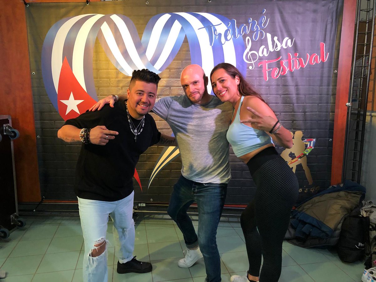 Baladodiffusions Rencontres artistes et professeurs de danse #Bachata au #TrélazéSalsaFestival édition 2024 proposées par Alexandre Raphalen (Première partie)
vu.fr/yyrs