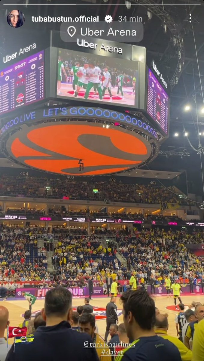 Tuba nos comparte imágenes de la semifinal de la Euroliga de Basquetbol en la que se enfrentan el Fenerbahçe (Turquía) vs. el Panathinaikos (Grecia) desde la Uber Arena de Berlín. Ella asiste invitada por Turkish Airlines, marca patrocinadora de este evento🏀
#TubaBüyüküstün 💫💙