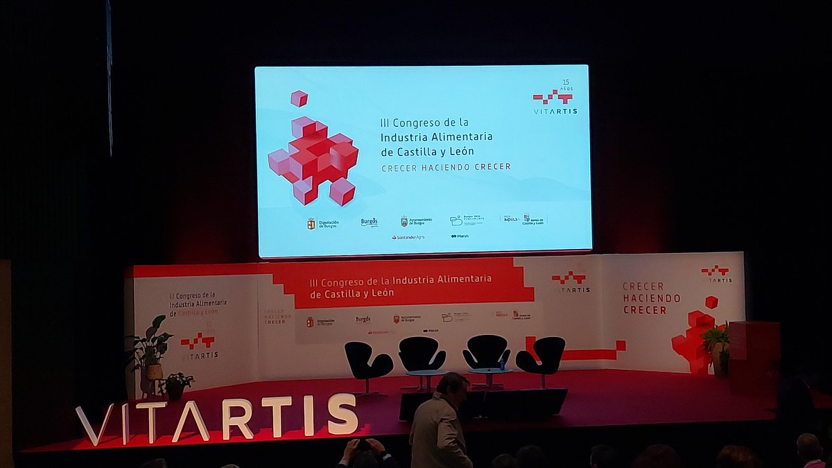 <a href="/INDUSTRIASMAXI/">INDUSTRIAS MAXI</a>  presente, un año más, en el Congreso de la Industria Alimentaria de CyL, que organiza <a href="/Vitartis/">VITARTIS</a>,de la que somos socio tecnológico. Fantástica la propuesta de mesas redondas y ponencias bajo el lema #CrecerHaciendoCrecer #CongresoVitartis #CyL #culturaempresarial