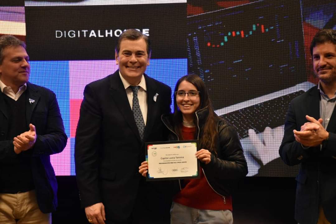 WebTribuno's tweet image. 💻El Gobernador @GZamoraSDE inauguró un nuevo espacio de #Coworking y entregó certificados a graduados en #ProgramaciónWeb Full Stack Junior e #InteligenciaArtificial para Negocios 👇
tribunoweb.com.ar/santiago-del-e…