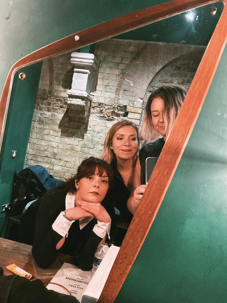 𝐻𝑂𝑁𝐸𝑌𝐵𝐿𝑂𝑂𝐷 tweet media