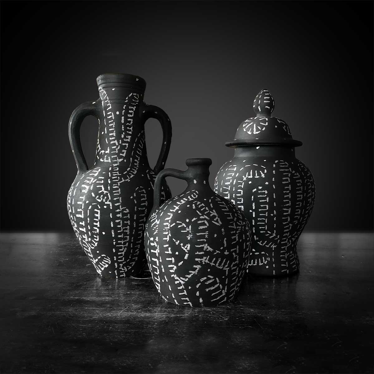 SteffanMacMilan's tweet photo. Chalk cacti on vases by yours truly, available in my shop. #saguaro #ceramics @PippaJameson https://t.co/JXNQk5JtnI
