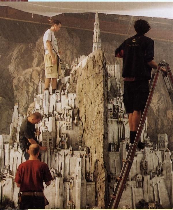 __Imladris__'s tweet photo. Hilo con las "miniaturas" utilizadas en la trilogía de El Señor de los Anillos.  

1. Minas Tirith https://t.co/b2L5yGVqnz