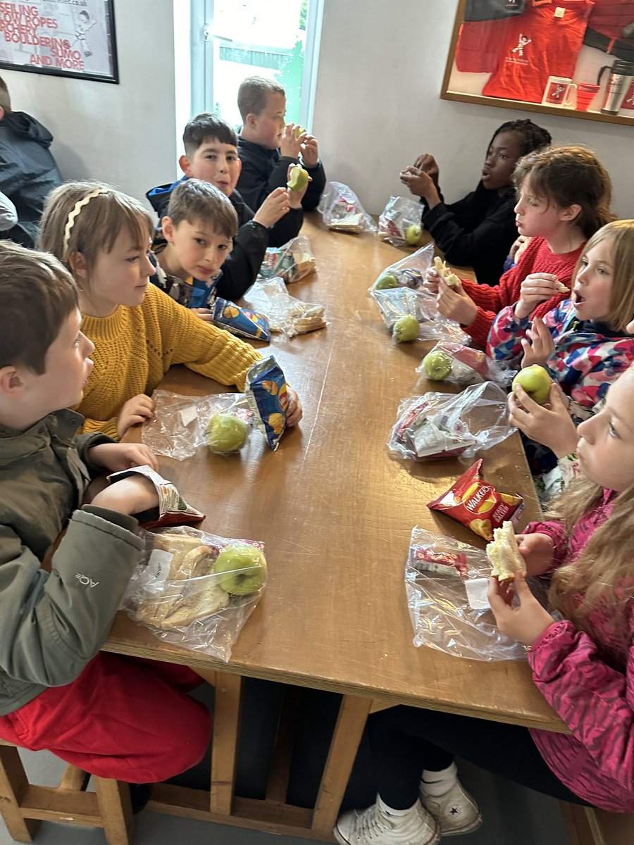 MrsPetchY6's tweet photo. Last lunch inc. reading treat biscuits and M’s birthday sweets 🥪 🍏 🍬 Thank you ☺️ @Laura3mitchell @BoothferryPS #BoothferrydoesHighAdventure2024 https://t.co/FRicGiHsTO