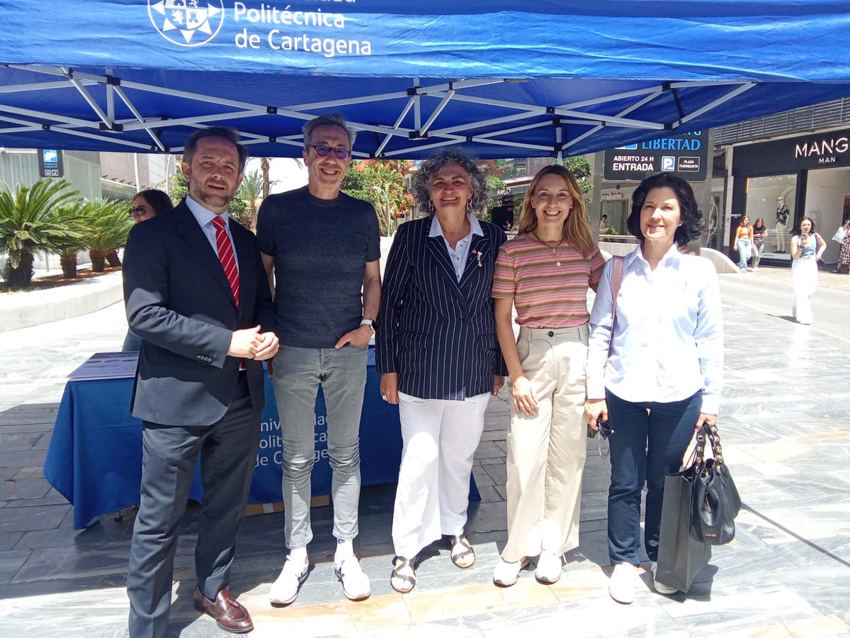 UPCToficial's tweet photo. @ocrmurcia @ETSIT_UPCT @julian_vigara @masdeunomurcia @OndaCero_es @atresmediacom @elmundoes @artespacko @etsiaupct 📍 Nuestro #standUPCT ha contado la con la visita de @bmiguelher, rectora de la #UPCT, la influencer @Patri_Psicologa, y Pilar Marín, vicedecana del Colegio Oficial de Psicología de la Región de Murcia @COPsicologia. https://t.co/jVEMTdNmtD