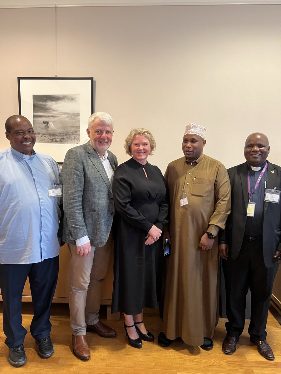 Inspirational meeting with religious leaders from 🇹🇿 hearing how they are working together to create positive change on all levels in #Tanzania with incredible stamina! Thank you @KirkensNodhjelp for bringing them together.