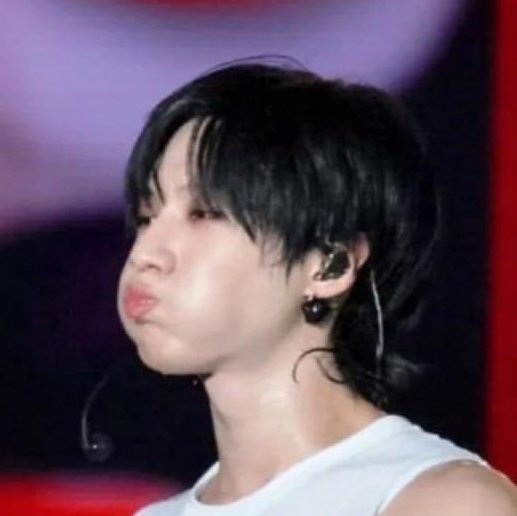 taemlovi's tweet photo. TAEMIN CHEEKS..... WE LOV U.. https://t.co/Dvu4irIPyx