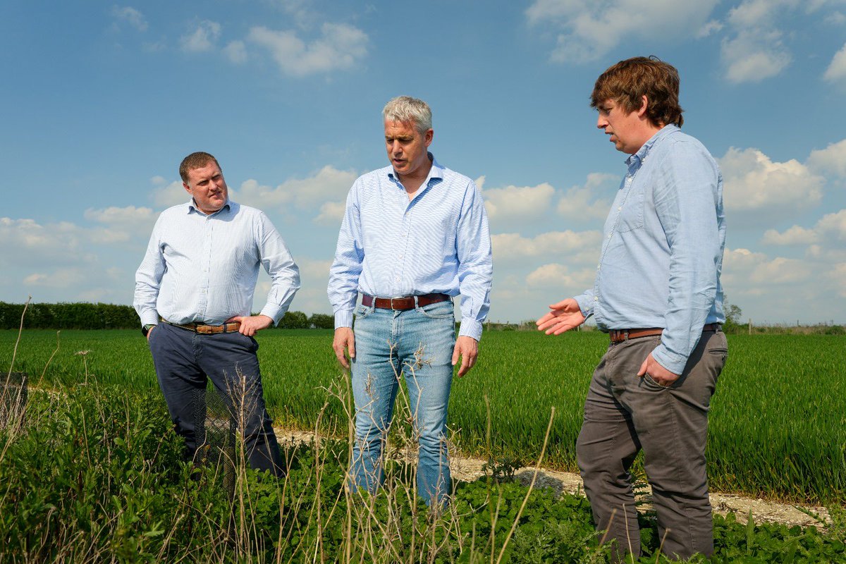 AlbEnvironment's tweet image. Great to welcome the Secretary of State for Environment, Food and Rural Affairs @SteveBarclay to visit our agroforestry project in Norfolk. 

Providing fruit, nut and timber products alongside arable farming,whilst mitigating impacts of climate change and improving biodiversity.