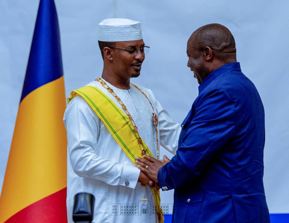 Arrêt sur images de ce 23/5, S.E @GeneralNeva, aux côtés de ses homologues Chefs d'Etat et de Gouvernement Africains, lors des cérémonies d'investiture de S.E @GmahamatIdi, Président de la République du #Tchad, un pays frère et ami du #Burundi depuis belle lurette.