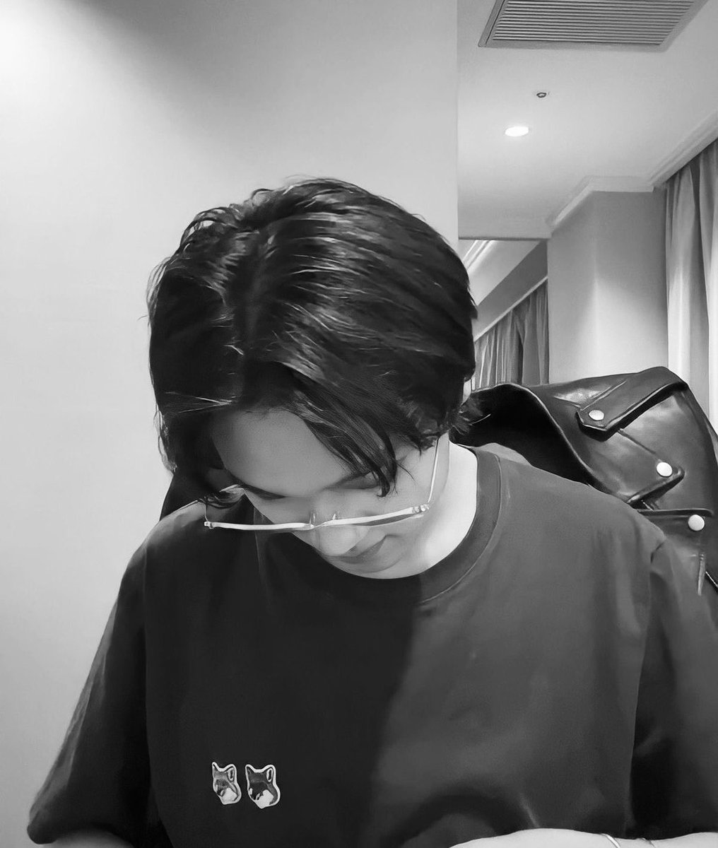 gummy bears 

— LHC few tweets au. 

[ privatter.net/p/10957205 ] 
cw // mature content 🔞

#hazkaurel