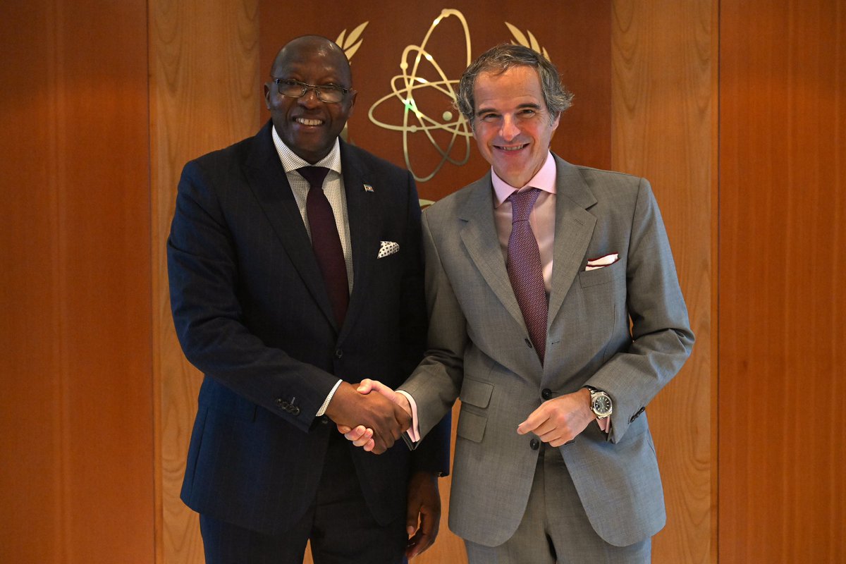Through #RaysOfHope, the @IAEAorg will assist #Eswatini in cancer care, including establishing the country's first radiotherapy unit. Pleased to meet with 🇸🇿 Ambassador Vuyile Dlamini to exchange on this and our support for food security in the country through #Atoms4Food.