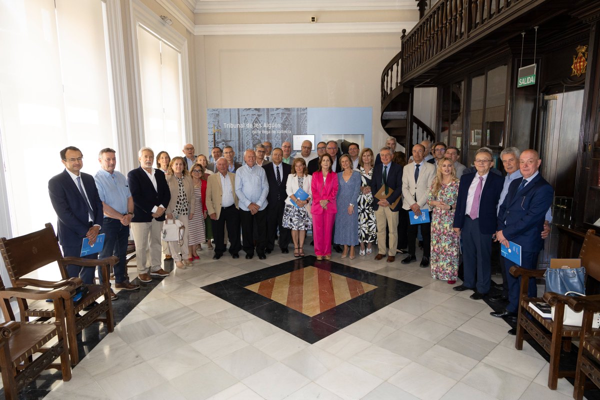 Se recibe la visita de D.ª Carmen Llombart Pérez, vocal del CGPJ y de D.ª Esther Rojo Beltrán, Presidenta de la Audiencia Provincial de Val. Acompañadas de presidentes y presidentas y vocales , asistentes a las XXII Jornadas de presidentes/as de Audiencias Provinciales de España.