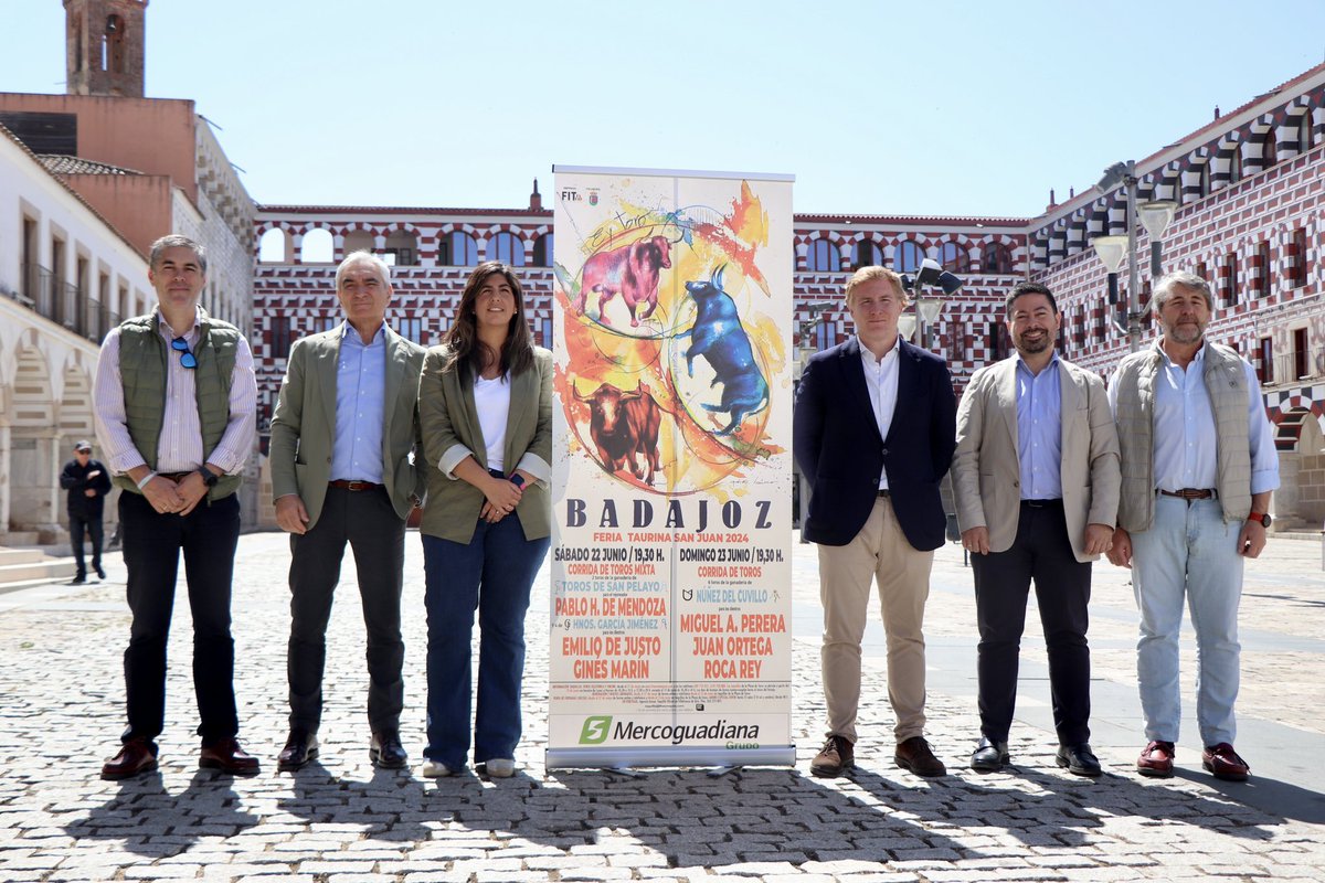 🐂 Este viernes se han presentado los carteles oficiales de la Feria Taurina de Badajoz 2024, que se celebrará los días 22 y 23 de junio. El alcalde de #Badajoz, Ignacio Gragera, ha participado en la presentación.