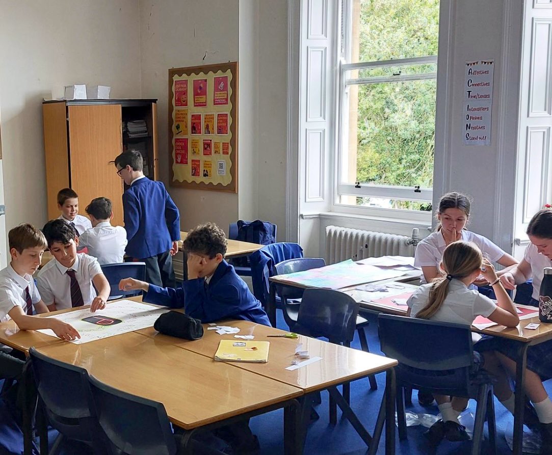 StNicksLang's tweet photo. #StNicksYear7 Spanish students 🇪🇸 showcased their creativity by playing games they created themselves! It was a success, with lots of learning and fun. Well done to everyone involved! 🎉👏 #StNicksSpanish #StNicksCreativity #mfltwittwerati https://t.co/pxtgPkAMPU