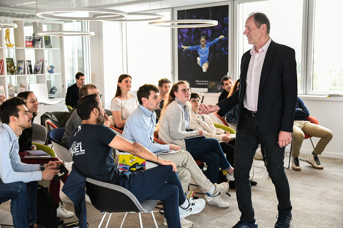 💛 Ce matin, des auditeurs de @francebleu et des membres du Tour de France Club ont pu profiter d'un long entretien privilégié avec Christian Prudhomme. Des échanges libres, bienveillants et un très bon moment pour tous.😀 Restez connectés, ce genre d'opportunité se