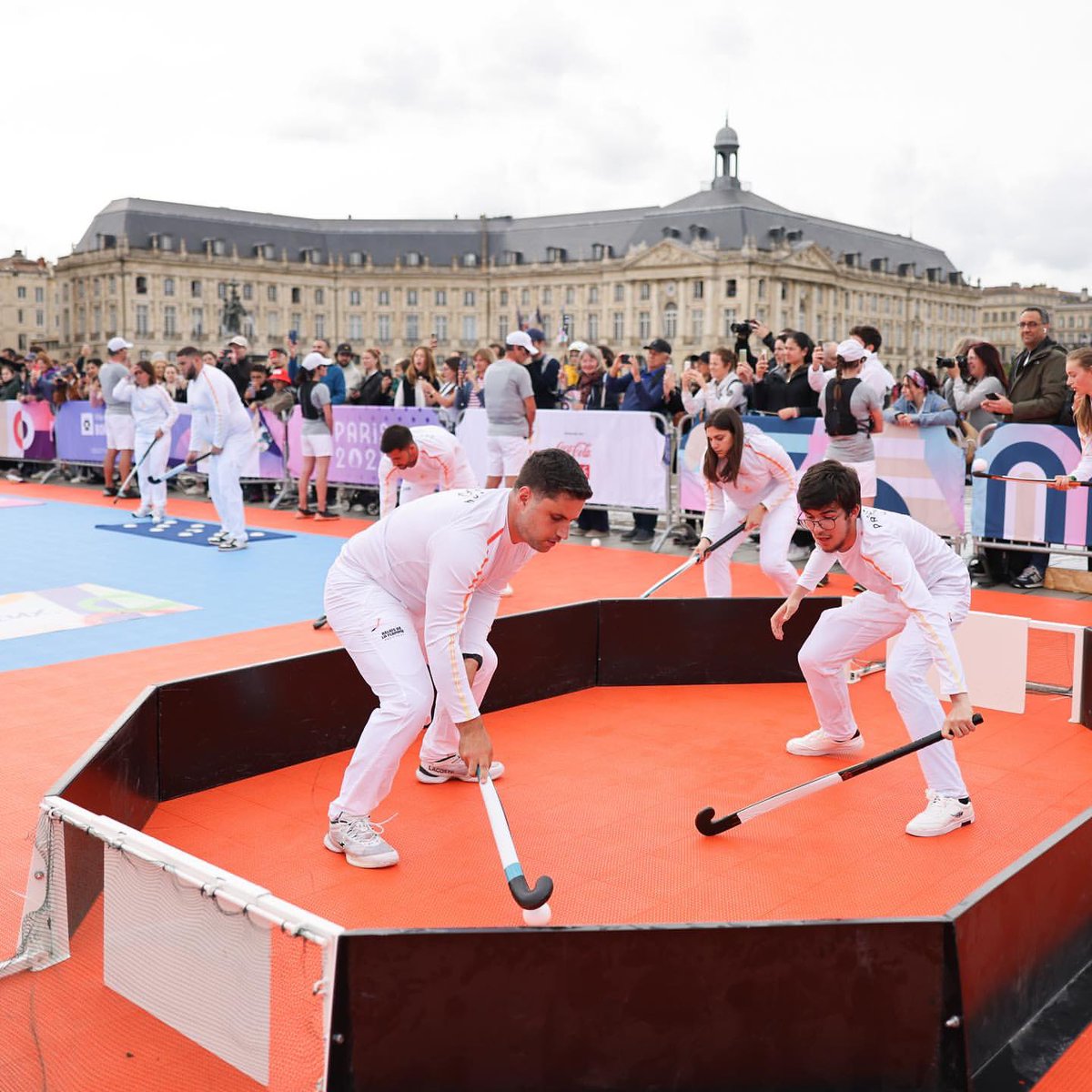 International Hockey Federation (@fih_hockey) on Twitter photo The collective field hockey relay held at the Miroir dβeau de Bordeaux!
24 torchbearers alongside Jean-Luc Darfeuille (Munich Olympic Games, 1972)
A fabulous showcase of the Olympic sport in the heart of the city!
πΈ- Images France TΓ©lΓ©visions / <a href="/Paris2024/">Paris 2024</a> - Β© CIO The collective field hockey relay held at the Miroir dβeau de Bordeaux!
24 torchbearers alongside Jean-Luc Darfeuille (Munich Olympic Games, 1972)
A fabulous showcase of the Olympic sport in the heart of the city!
πΈ- Images France TΓ©lΓ©visions / <a href="/Paris2024/">Paris 2024</a> - Β© CIO