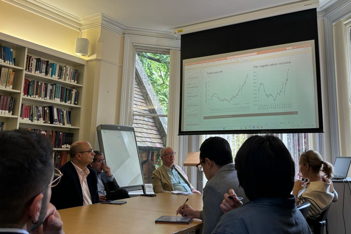 Today, our panel have reconvened at the @LACOxford for an academic seminar on the election 📸