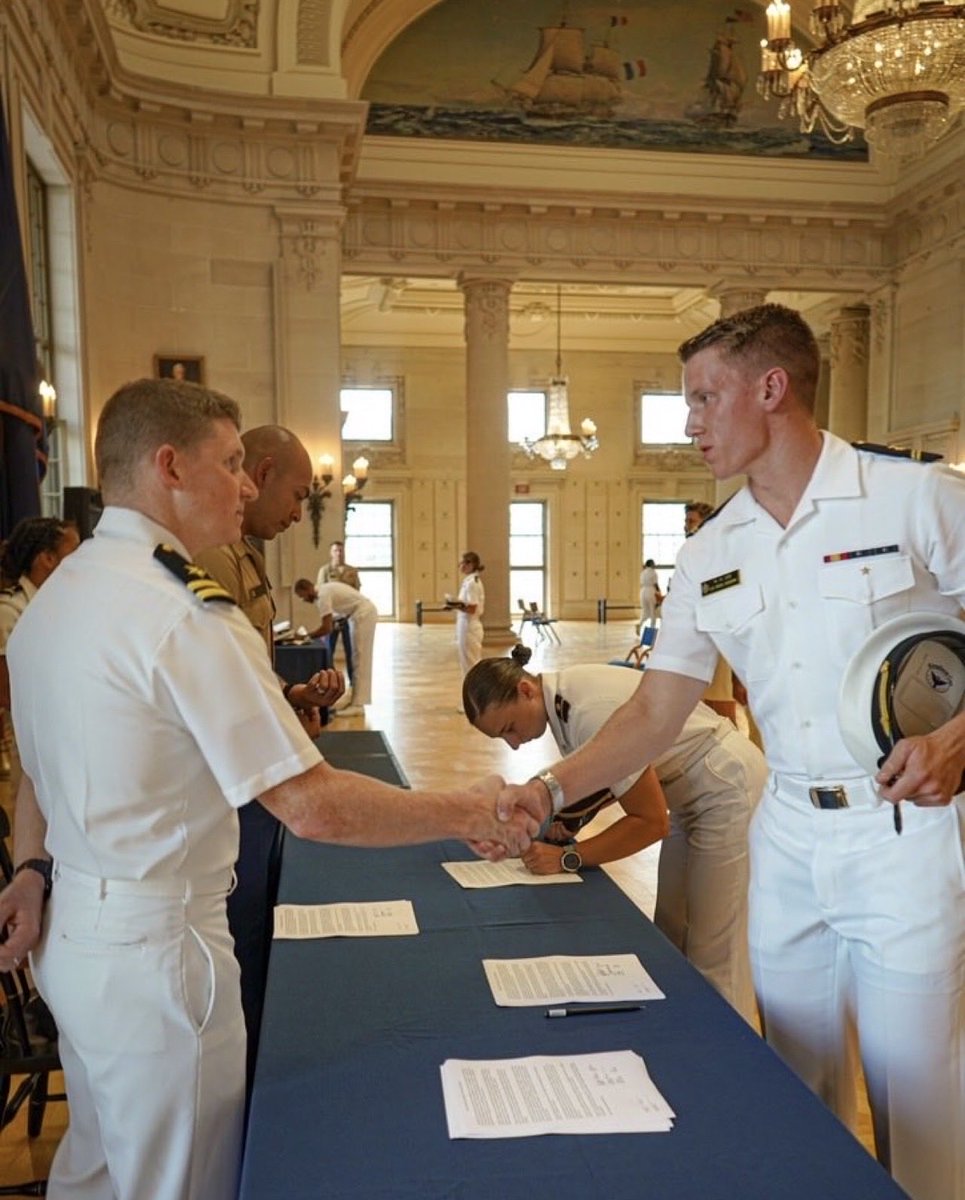Diane_Jackson7's tweet photo. This is my grandson on the right who graduates from the Naval Academy today ! He will continue the family tradition of flying fighters and protecting our country. I am a very proud grandmother who loves her family….❤️🙏❤️ https://t.co/z7UOCE52qr