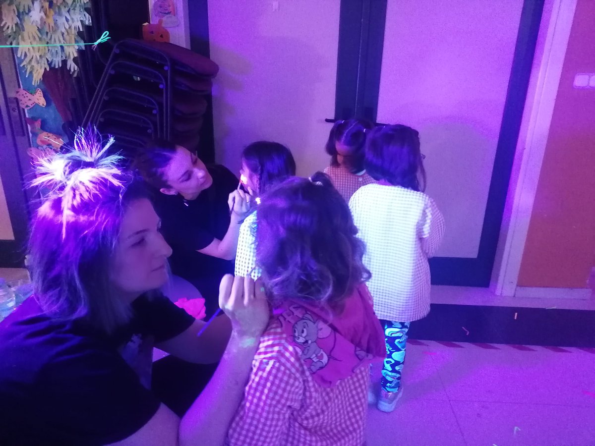 cpsofiatartilan's tweet photo. EXPERIENCIA MULTISENSORIAL
¡Qué suerte hemos tenido hoy!
Dos mamás nos han preparado un aula para disfrutar y experimentar con todos nuestros sentidos.
Un placer, Thais y Laura.
Muchísimas gracias. https://t.co/8KxhnGrU8z