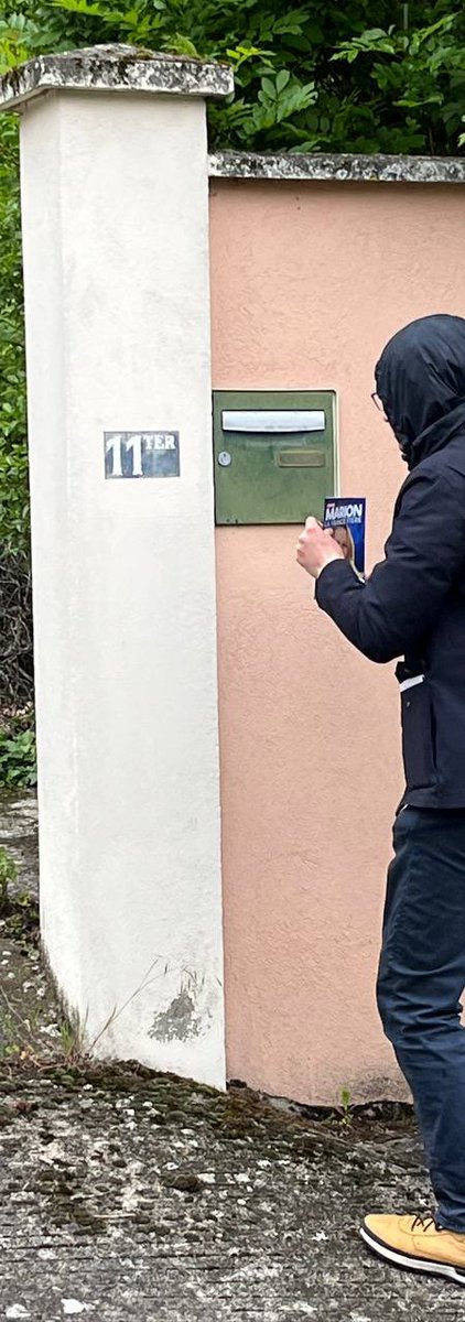 Nos équipes militantes sont pleinement engagées sur tout le territoire auvergnat, avec une moyenne de trois actions par semaine. 

Cette semaine elles se mobilisent à Ambert pour le collage, à Chamalières pour le boitage, et à Issoire pour le collage et le marché.