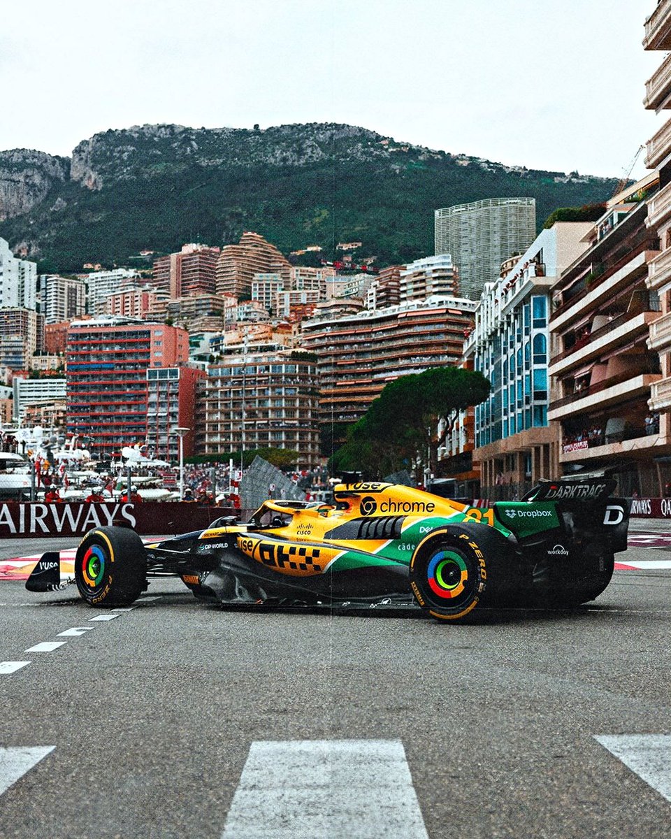 McLaren com as cores de Ayrton Senna no Mónaco. Obra de arte.