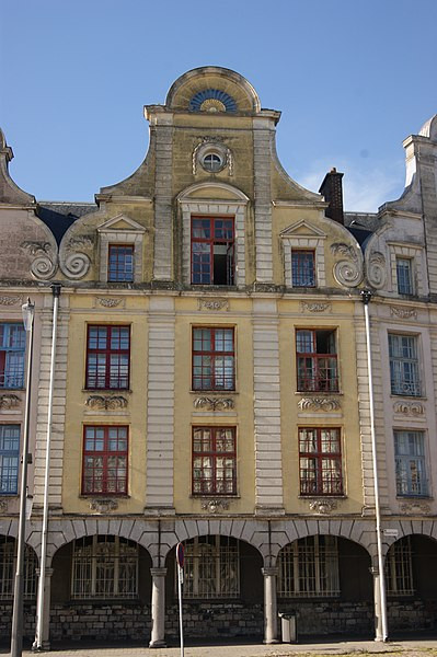 Immeuble à #Arras (#PasDeCalais) Façade : classement par arrêté du 10 décembre 1919. Suite 👉 monumentum.fr/monument-histo… #Patrimoine #MonumentHistorique