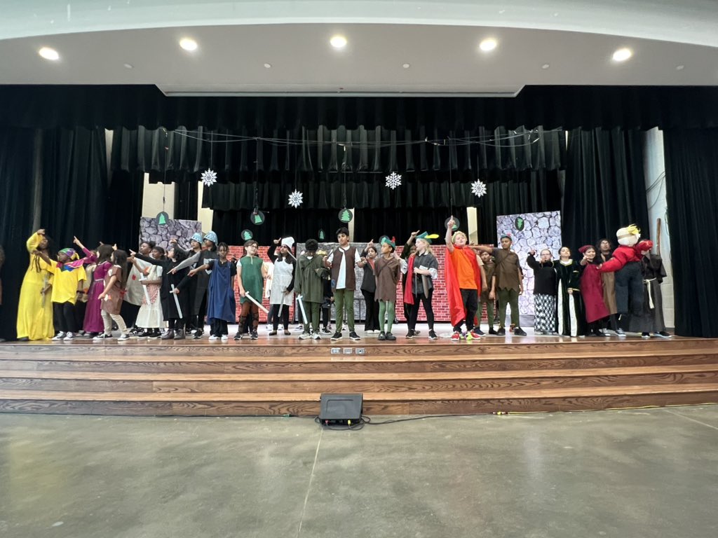 What a great musical performed by the very talented fifth grade @CFISDWells choir under the direction of the truly gifted music teacher @MasterKastor Proud of these #WellsExplorers