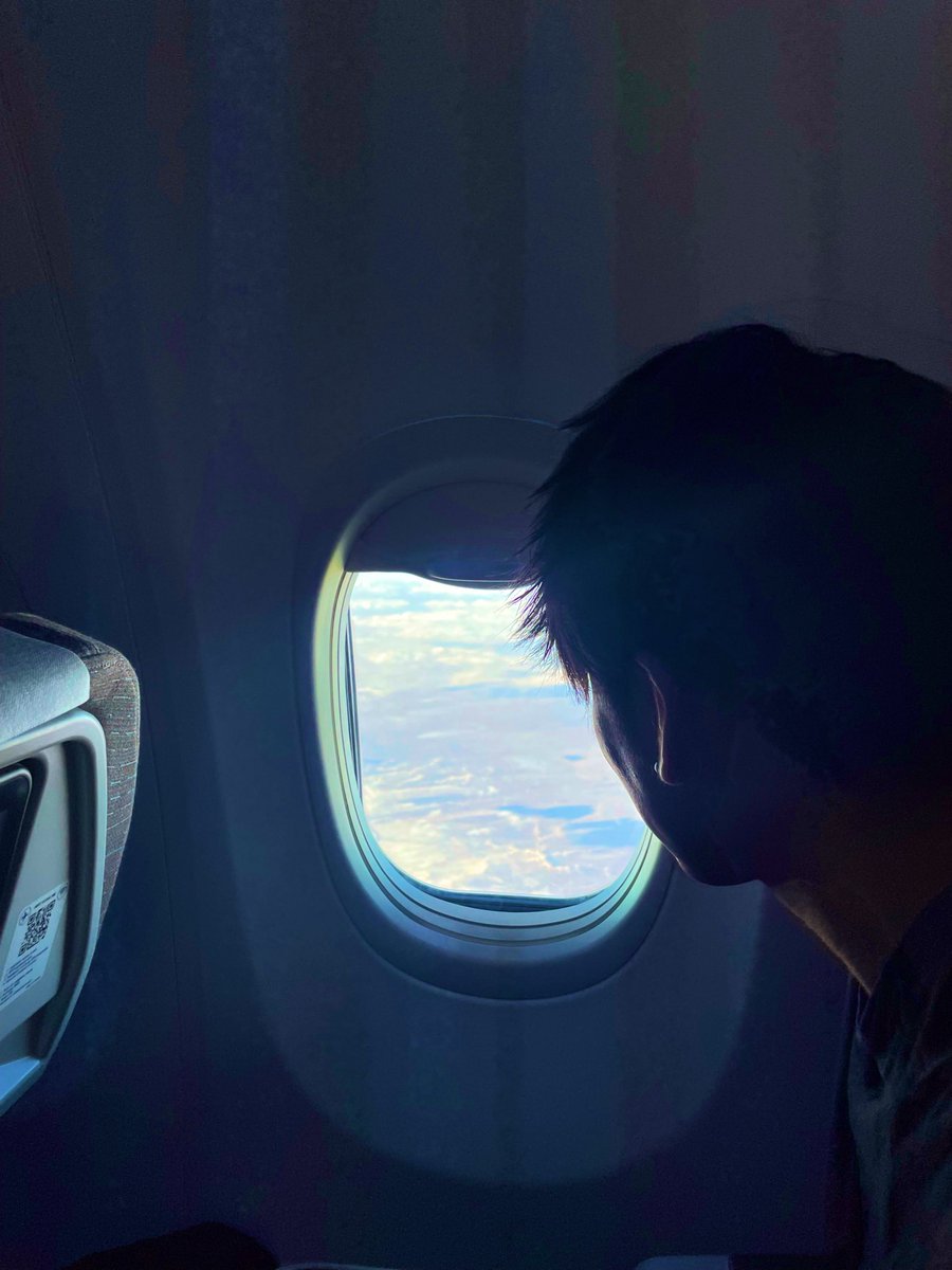 この1ヶ月で起きたこと改めてエグすぎる！

モンゴル政府から招待されて人生初のモンゴルに行く→登録者1400万人の旅クリエイターNas Dailyに出会う→彼のイベントで3000人の前で英語でプレゼンする→海外の企業からも仕事来るようになる

1ヶ月でこんな色んなこと起きるのか！人生って凄いな！