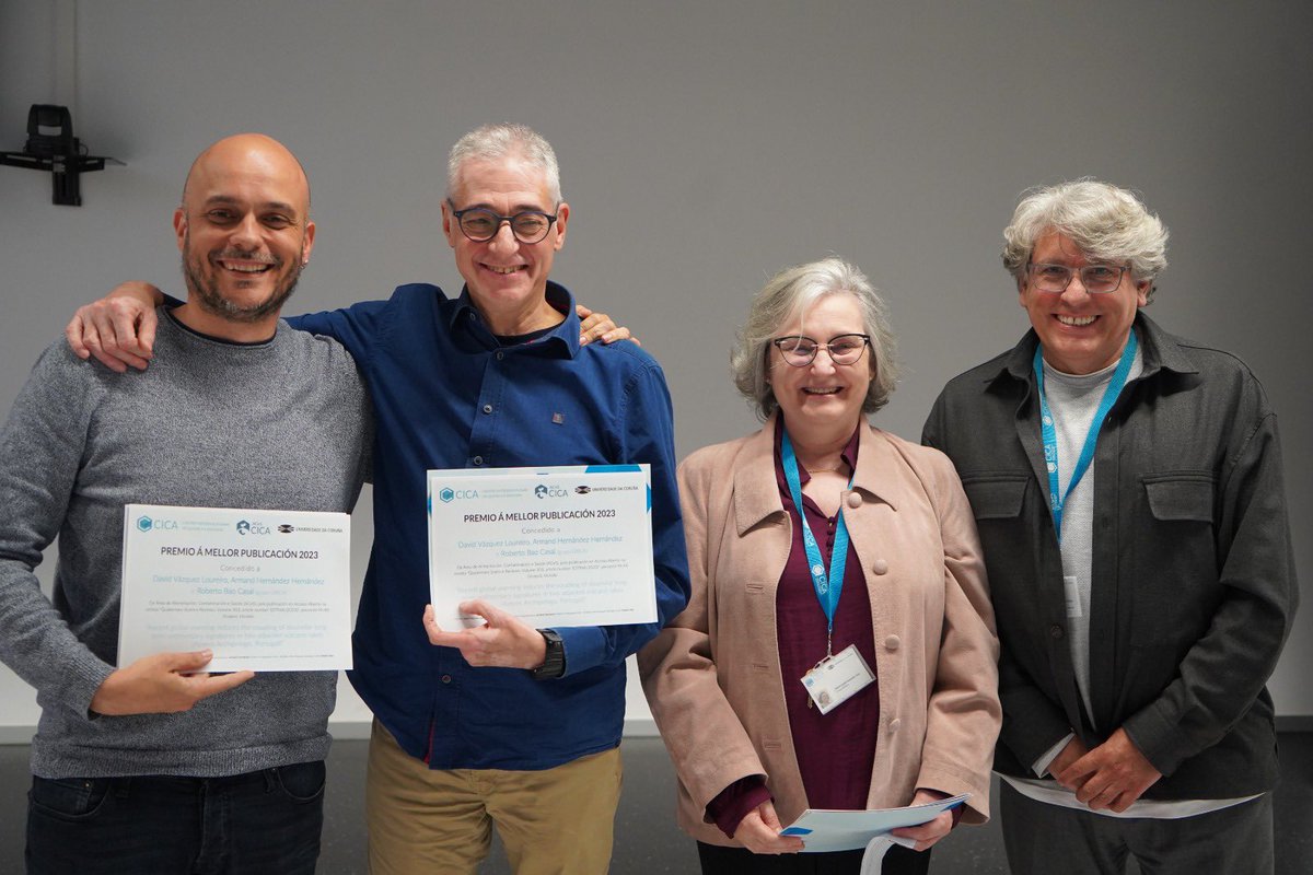 CICAUDC's tweet photo. La jornada finalizó con la entrega de premios a aquellas publicaciones #openscience con más impacto siendo reconocidos @AlexCriado de @NanoSelfLab , Roberto Bao y @armandherndz de @GRICA_UDC y @paco_fblagar1 de @girblanco1 https://t.co/ZD4qvfU877