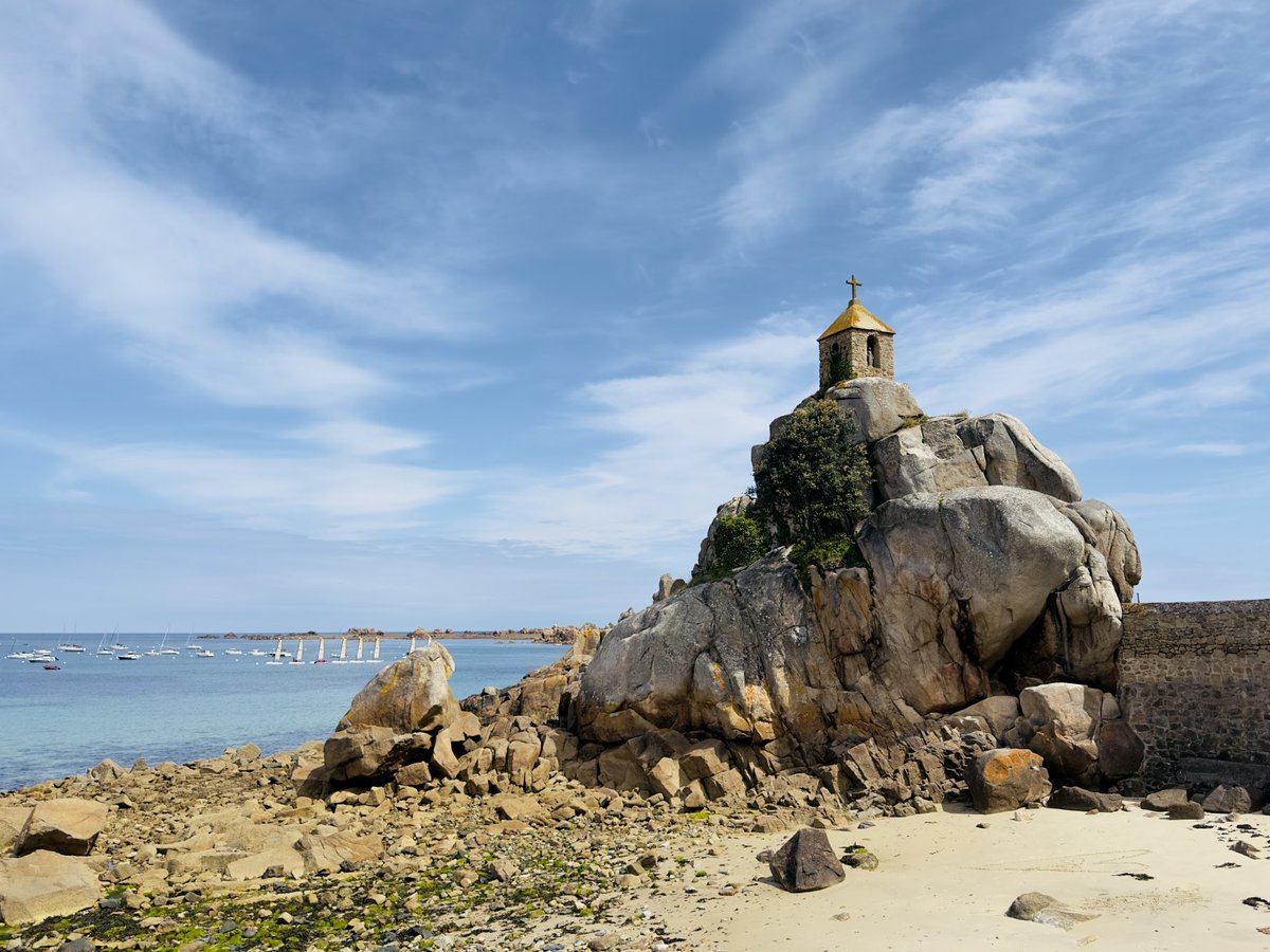 Port Blanc, Bretagne… 
#bretagnetourisme #igersbretagne #destinationbretagne #finistere #bzh #cotesdarmor #illeetvilaine #morbihan #loireatlantique