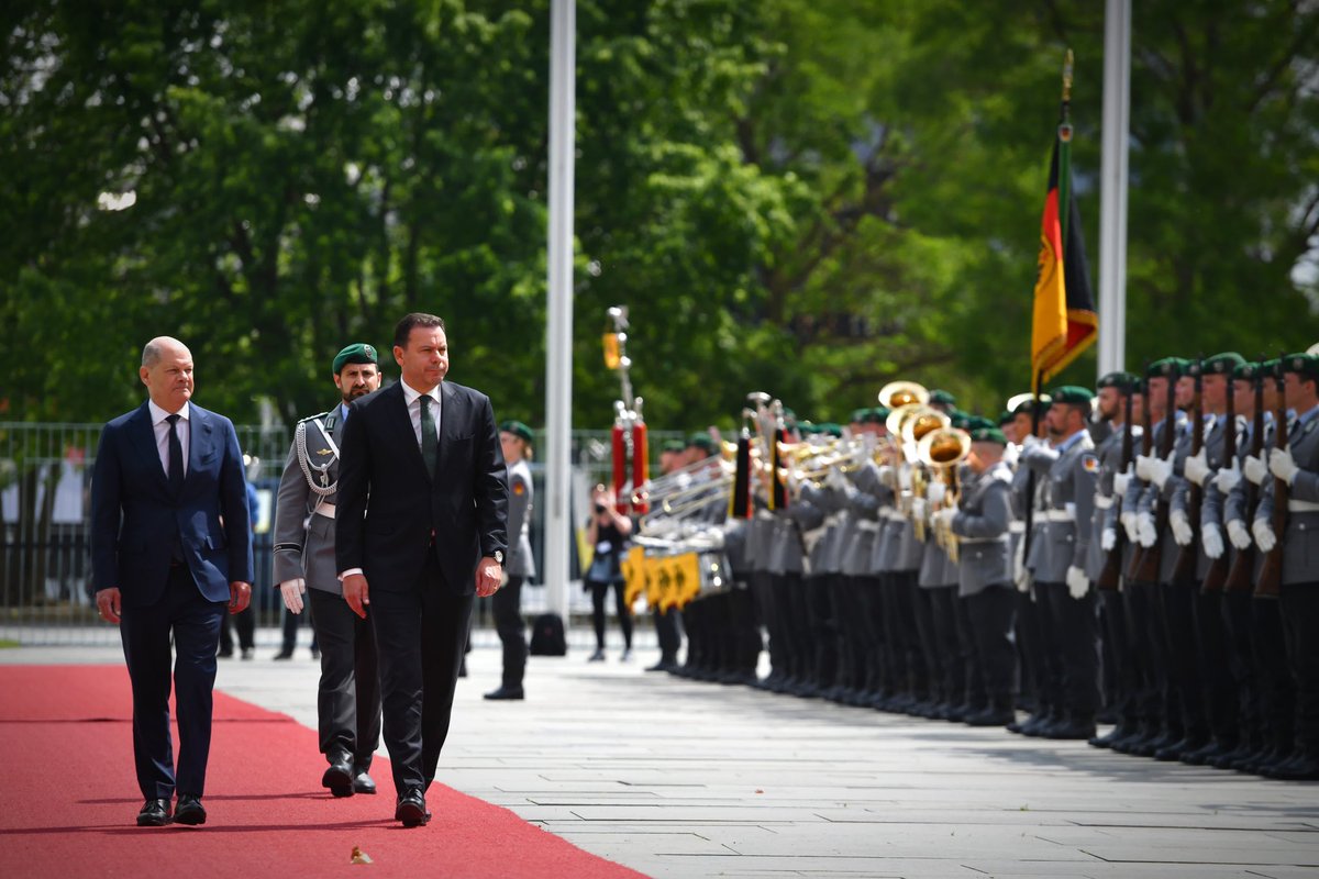 No encontro com <a href="/Bundeskanzler/">Bundeskanzler Friedrich Merz</a>, falámos dos caminhos para uma Europa mais verde e competitiva, reforçando o desenvolvimento da autonomia energética.

Falámos ainda do aprofundamento de relações comerciais e empresariais: a Alemanha é um parceiro chave para a economia portuguesa.