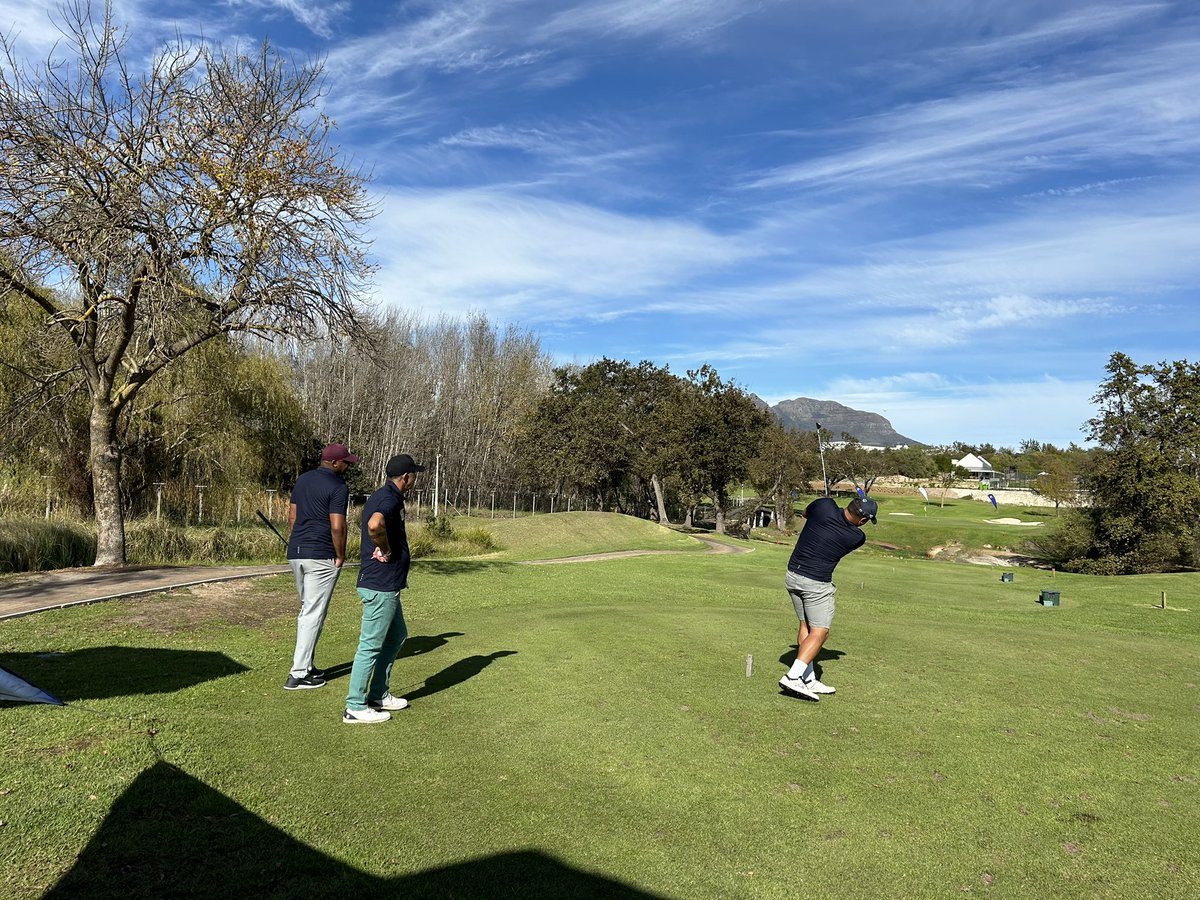 Hydration is key! 😉 Enjoying a post-round pitstop at the Love Cape Town wet hole #LCTGolfExperience2024