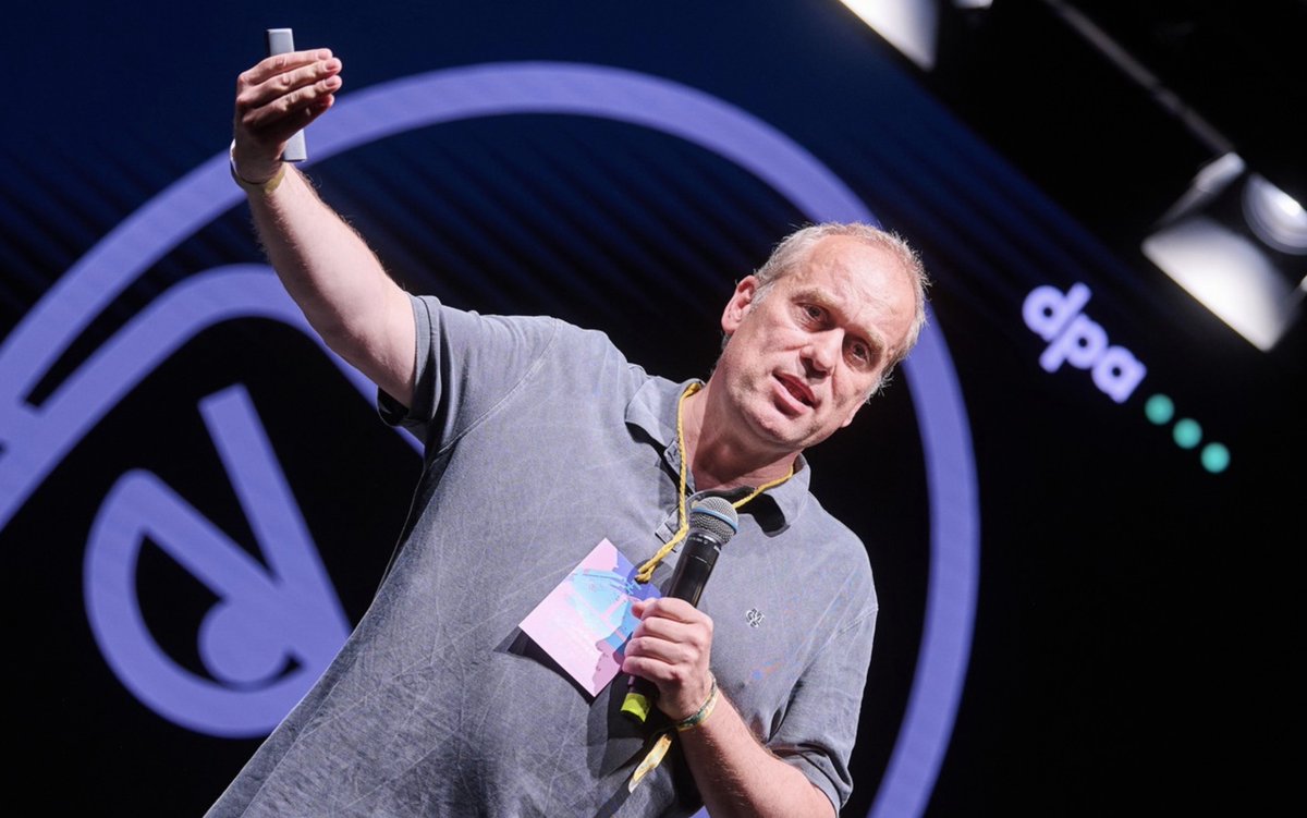 📢 Veranstaltungstipp: <a href="/StefanVoss/">Stefan Voss</a> von <a href="/dpa/">dpa</a> entlarvt #Falschinformationen auf der <a href="/republica/">re:publica</a> 
☝️ "Augen auf! Wie FaktencheckerInnen mit Logik und Spürsinn Fakes entlarven"
2⃣7⃣. Mai, 15.30 Uhr, Stage 3, #republica #rp24
Mehr: presseportal.de/pm/8218/5786623