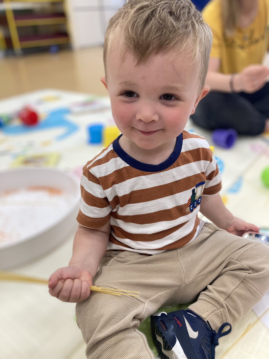 🎉 Toddler fun alert! Let them poke spaghetti through a colander for a blast of learning! 🍝 here’s what we got up to @ChilderThornton this morning🤩
✨Benefits:
- Fine motor skills
- Sensory play
- Focus
- Creativity
#ToddlerActivities #PlayAndLearn #EllesmerePort #First1001Days