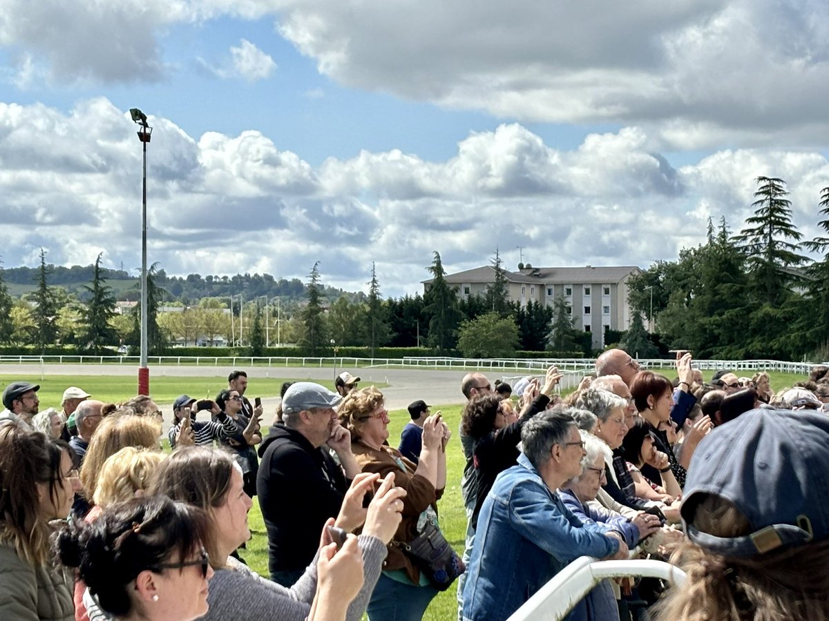 Chant+mêlée = essai transformé Grâce à ce projet original alliant le #rugby et le #chant 700 élèves du département #Gers participent à une expérience éducative exceptionnelle ! 🙏 👏à l’ensemble des partenaires pour leur engagement dans ce magnifique projet.