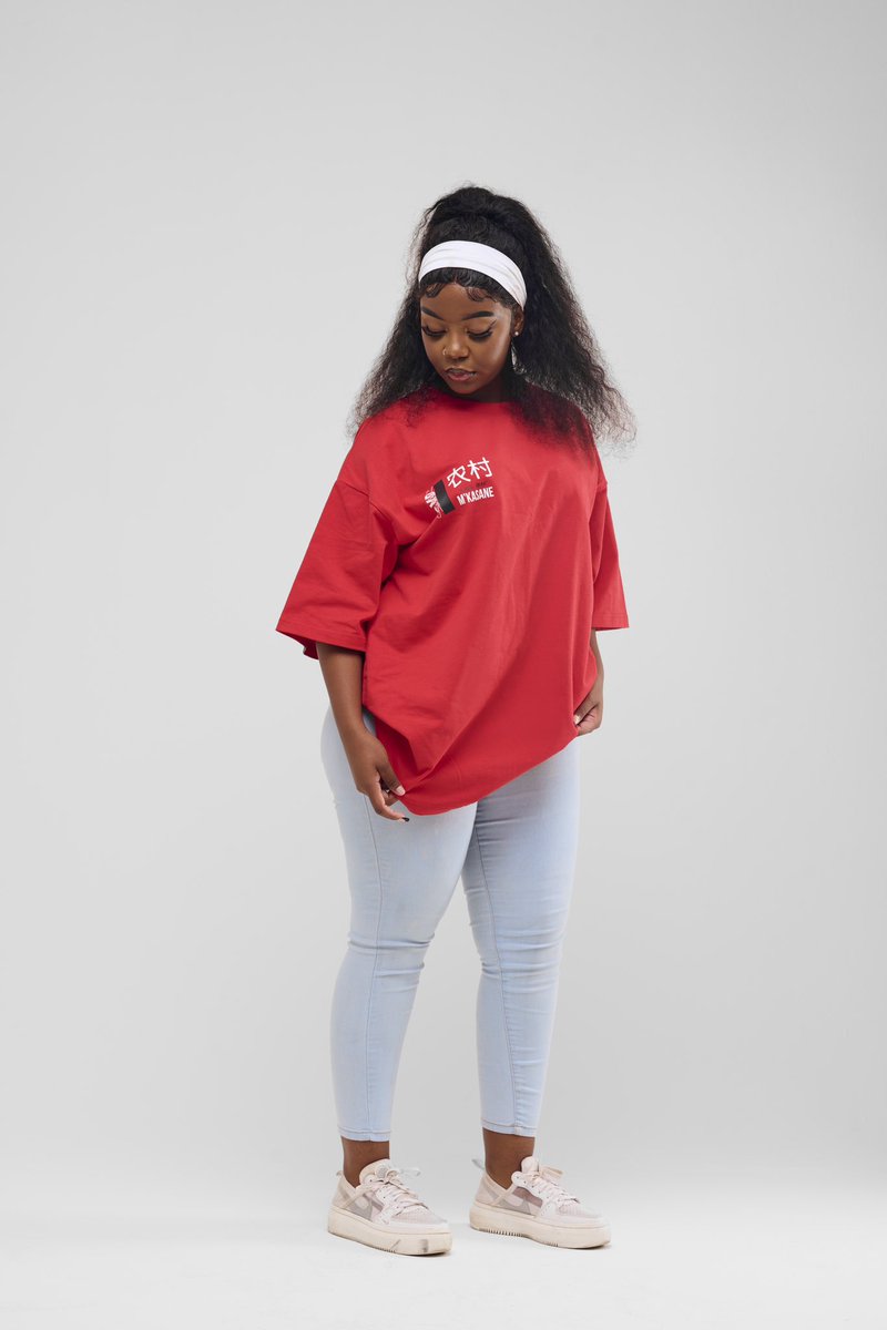 Skomplaas_SKP's tweet image. RED βMβKASANEβ T-SHIRT β€οΈ
Now Available: R660.00
π: UNISEX LOOSE FIT (240gsm)
ππΎ: lindokuhle._mnisi
πΈ: @malwandla_r
π¬: 1905 8th Street, Ezminoni, Bethal
WhatsApp: 0726591064