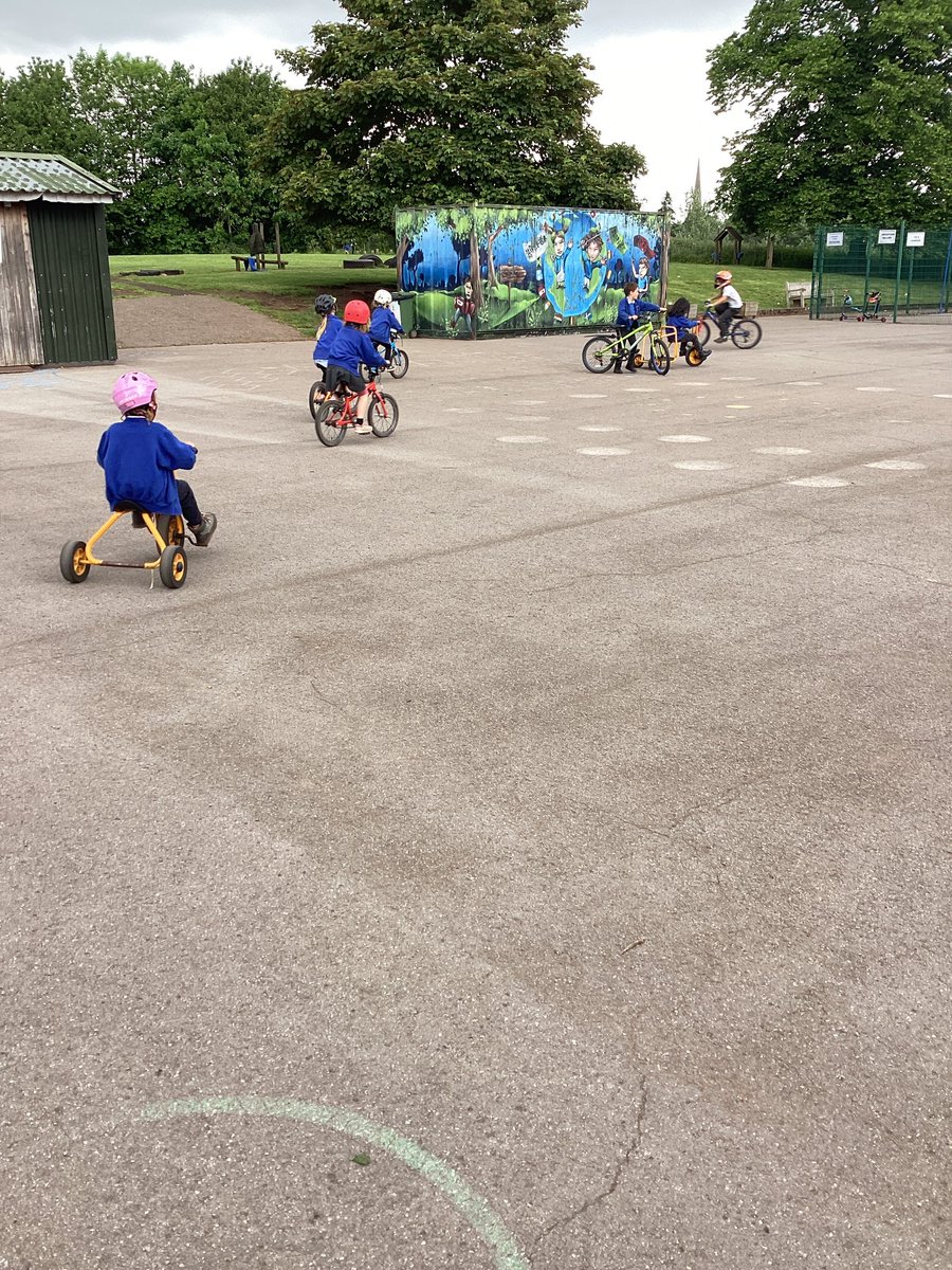 glenfromep's tweet photo. #Ashclass had a wheely good afternoon riding their bikes and scooters! @glenfromep https://t.co/WyLU5sKMl2