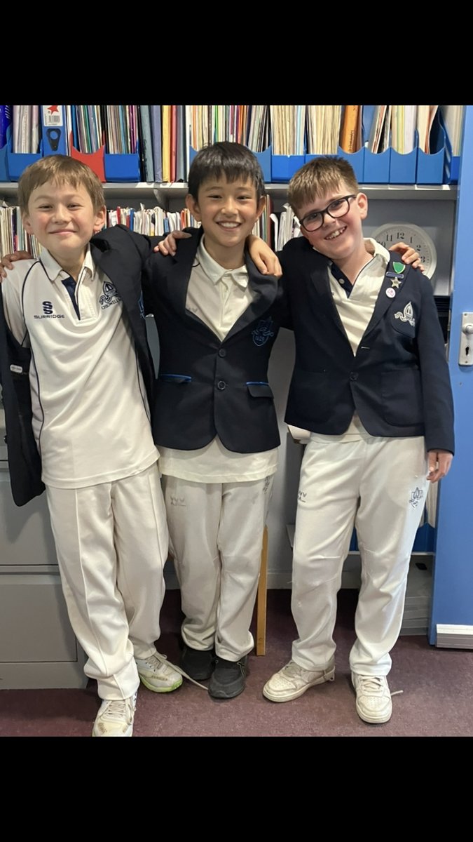 ️❗️📻 Chigwell pupils on the radio this weekend! 📻 ❗️ Justin, Alex and George in Year 6 will be featured this bank holiday Monday at around 2.40pm on @ScalaRadio discussing a piece of music. You can listen live at planetradio.co.uk/scala-radio/ or later on catch up. #ChigwellSchool