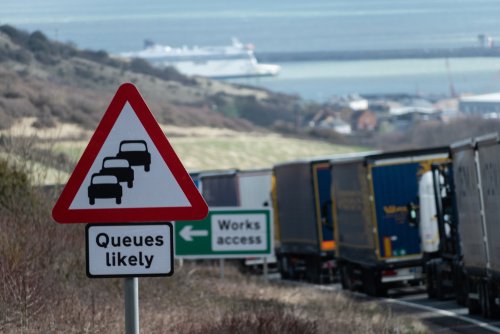 Haulage and coach operators crossing the Channel this bank holiday weekend must be prepared for possible delays at ports. Officials have issued advice to minimise disruption: obi41.nl/28bpzu6b #RHAInternational #RHACoach @Port_of_Dover @transportGovUk @NationalHways