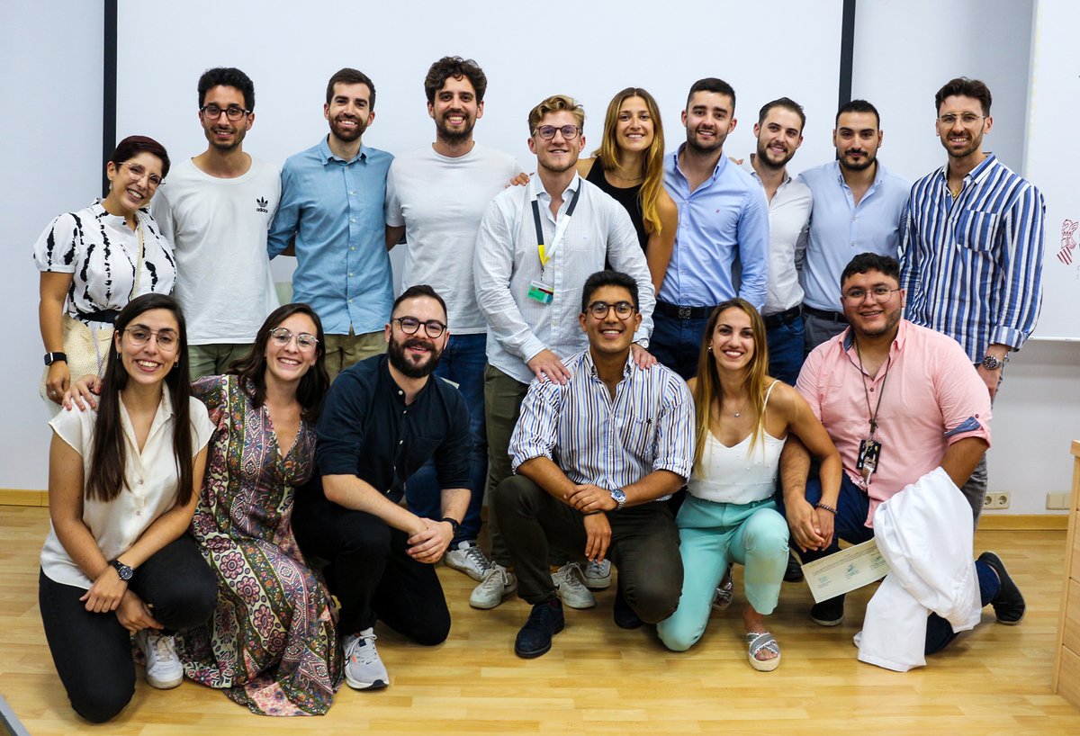 Hoy hemos celebrado el acto de despedida de #residentes, presidido por el director Médico Asistencial, Francisco Sanz; la presidenta de la Comisión de Docencia, Rosa Hernández, y la directora de Enfermería, Carmen Pomer.
¡Enhorabuena y mucha suerte en vuestra siguiente etapa!