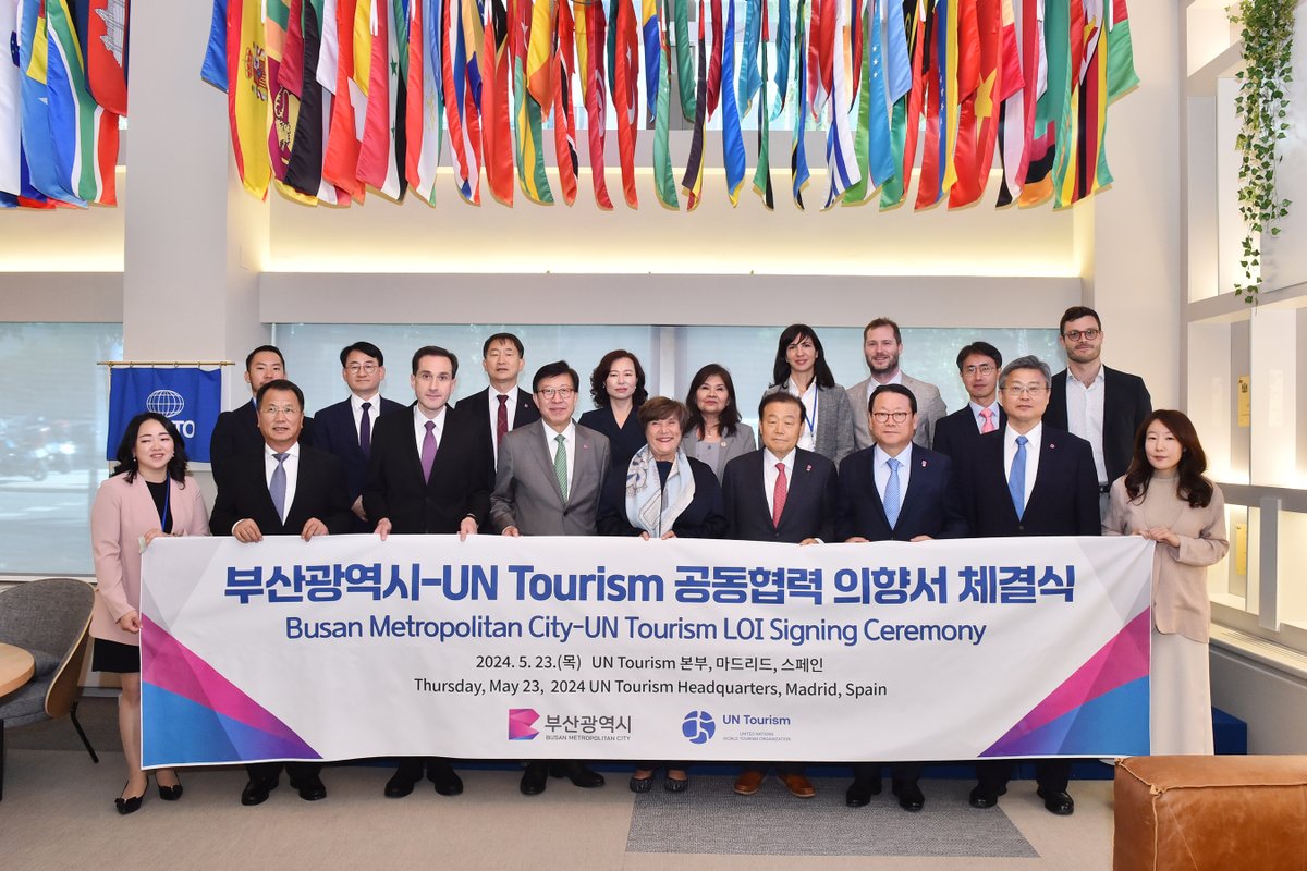 The Mayor of Busan, Republic of Korea, signed a Letter of Intent at UN Tourism HQ in Madrid. ✍️ This marks Busan's commitment to advancing Sustainable Development Goal 11: creating inclusive, safe, resilient, and sustainable cities. 💪